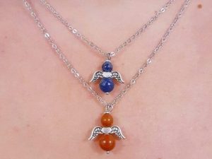 Pendentif petit ange en pierres naturelles