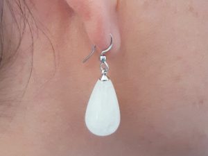 Boucles petites gouttes en pierres naturelles