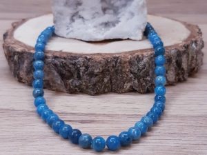 Colliers en pierres naturelles