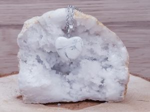 Pendentif cœur 20mm Howlite