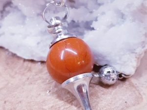 pendule jaspe rouge