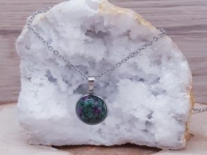 Pendentif médaillon 14mm Zoïsite rubis