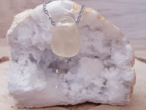 Pendentif pierre percée Calcite orange