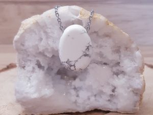 Pendentif pierre percée Howlite