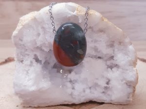 Pendentif pierre percée Jaspe héliotrope Afrique