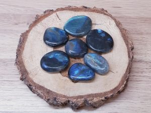 Pierre plate Labradorite bleue
