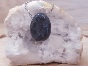 Pendentif pierre percée Larvikite