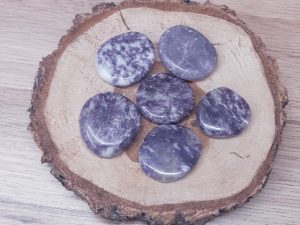 Pierre plate Lépidolite