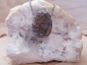 Pendentif pierre percée Libérite